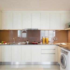 Apartemen deluxe dua-kamar tidur